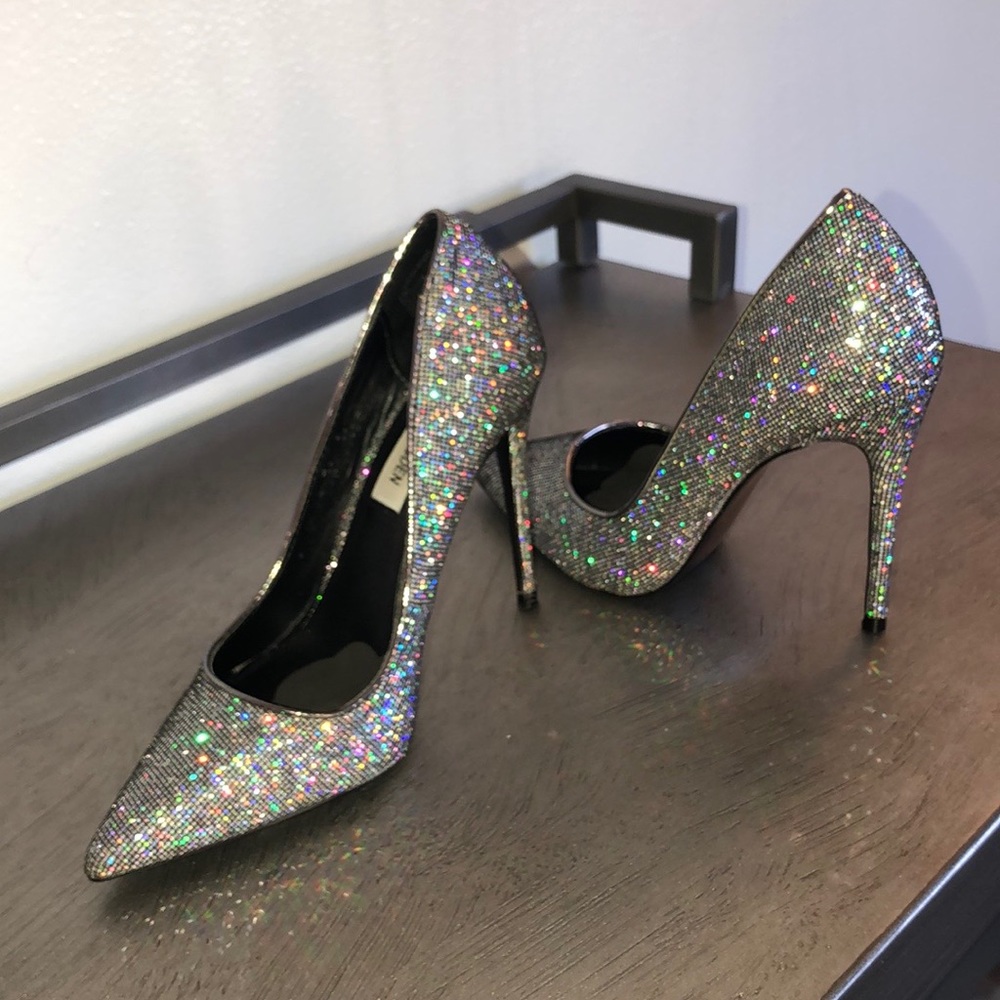 Steve Madden Daisie Glitter Pumps!